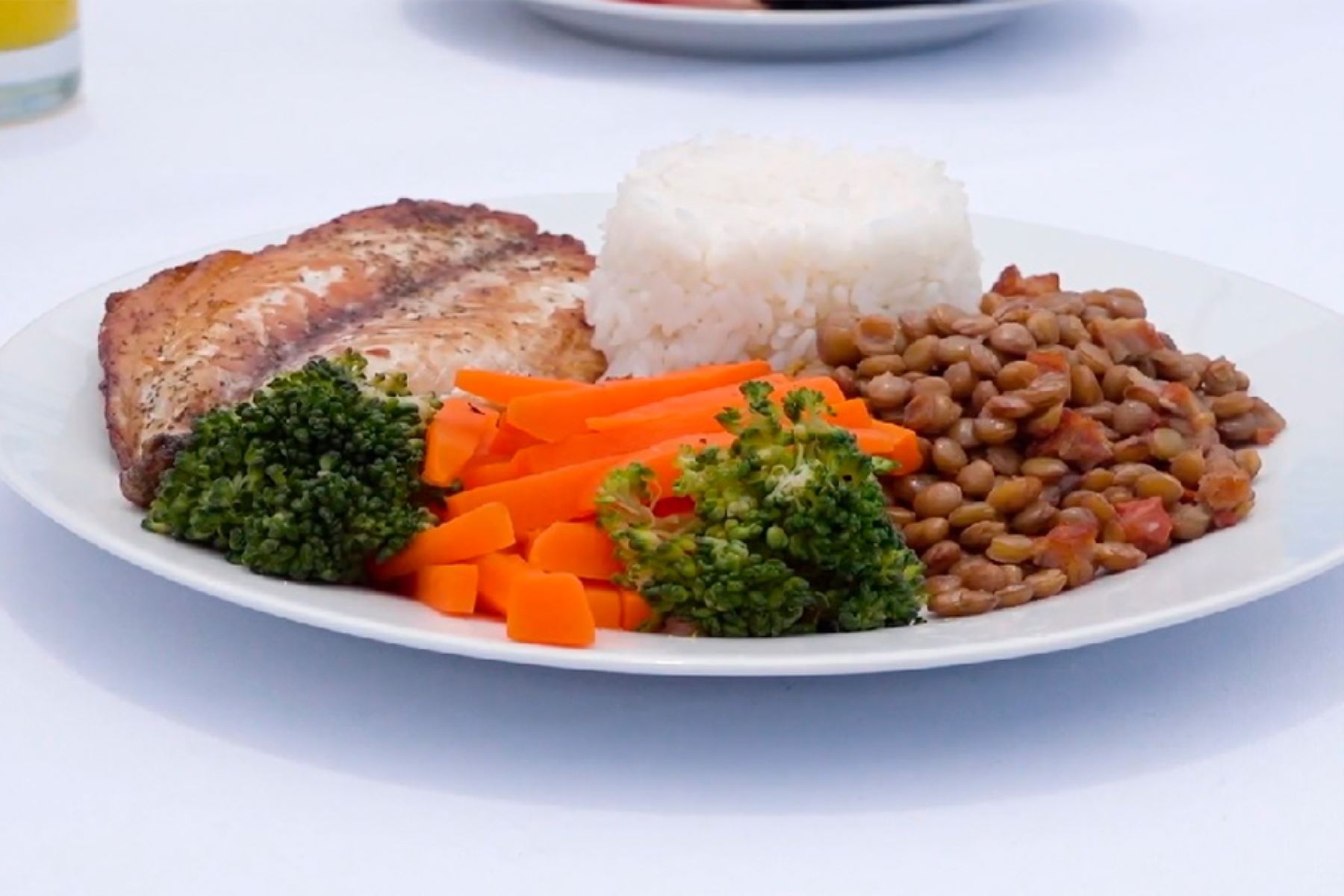 Comer en platos plásticos tiene alguna consecuencia grave para la salud?