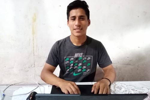 El joven talento piurano Walmer Herrera Naira es ganador de la Beca Permanencia del Programa Nacional de Becas y Crédito Educativo.