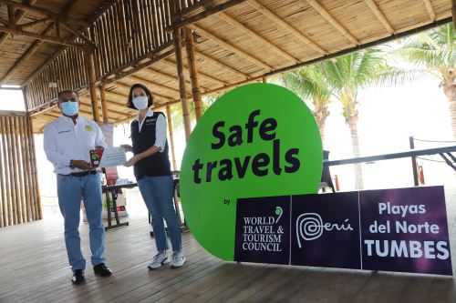 La ministra Claudia Cornejo entregó el sello internacional Safe Travels al destino turístico Playas del Norte-Tumbes, que permitirá continuar impulsando el turismo en la zona del norte del Perú.
