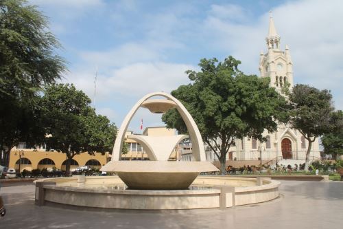 Plaza de Armas de la ciudad de Sullana, región Piura.