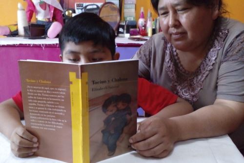 La familia Huisa Calcina está convencida del poder que tiene la lectura.