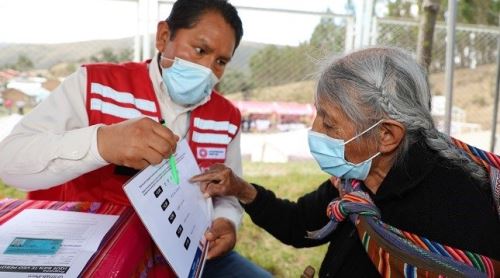 Bastones y Lentes de Lectura para Adultos Mayores - Pensión 65 - Noticias -  Municipalidad Provincial Cajabamba - Plataforma del Estado Peruano