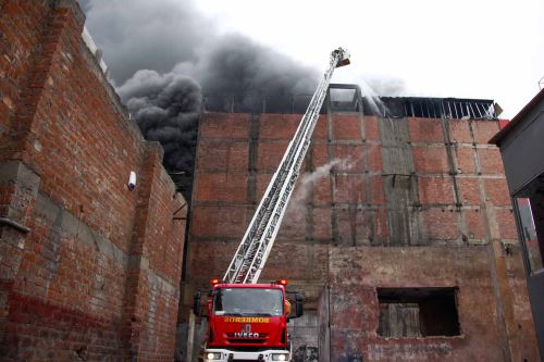 Incendio en La Victoria empezó como código 2 pero luego pasó a código 3