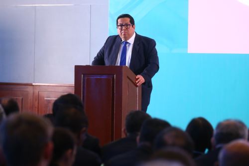 Ministro de Economía y Finanzas, Alex Contreras.