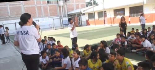 Jóvenes tumbesinos participando en las capacitaciones, Fuente: Andina
