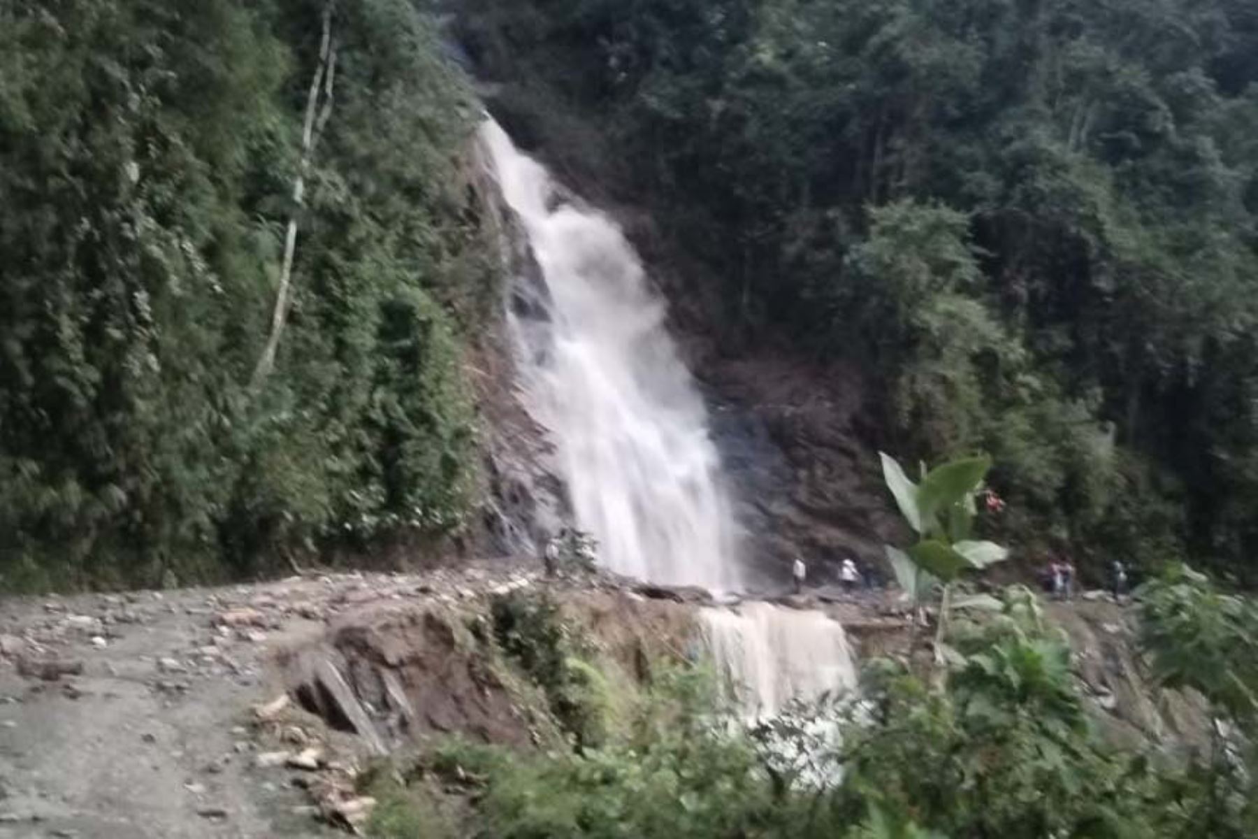 La catarata Ispaq está ubicada en el distrito de Anco, provincia ayacuchana de La Mar. La catarata Ispaq está ubicada en el distrito de Anco, provincia ayacuchana de La Mar.