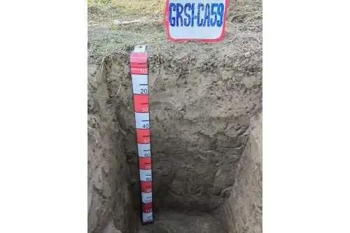 Perfil de suelo en el valle de San Lorenzo, región Piura. Foto: Ingemmet.