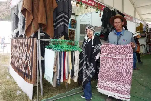Durante la Expo Perú Los Andes 2026, el artesano Pedro Quincho de la Cruz destacó el alcance internacional de su trabajo. Foto: Cortesía Genry Bautista.