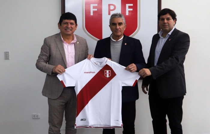 Juan Carlos Oblitas es designado Director General de Fútbol en la FPF