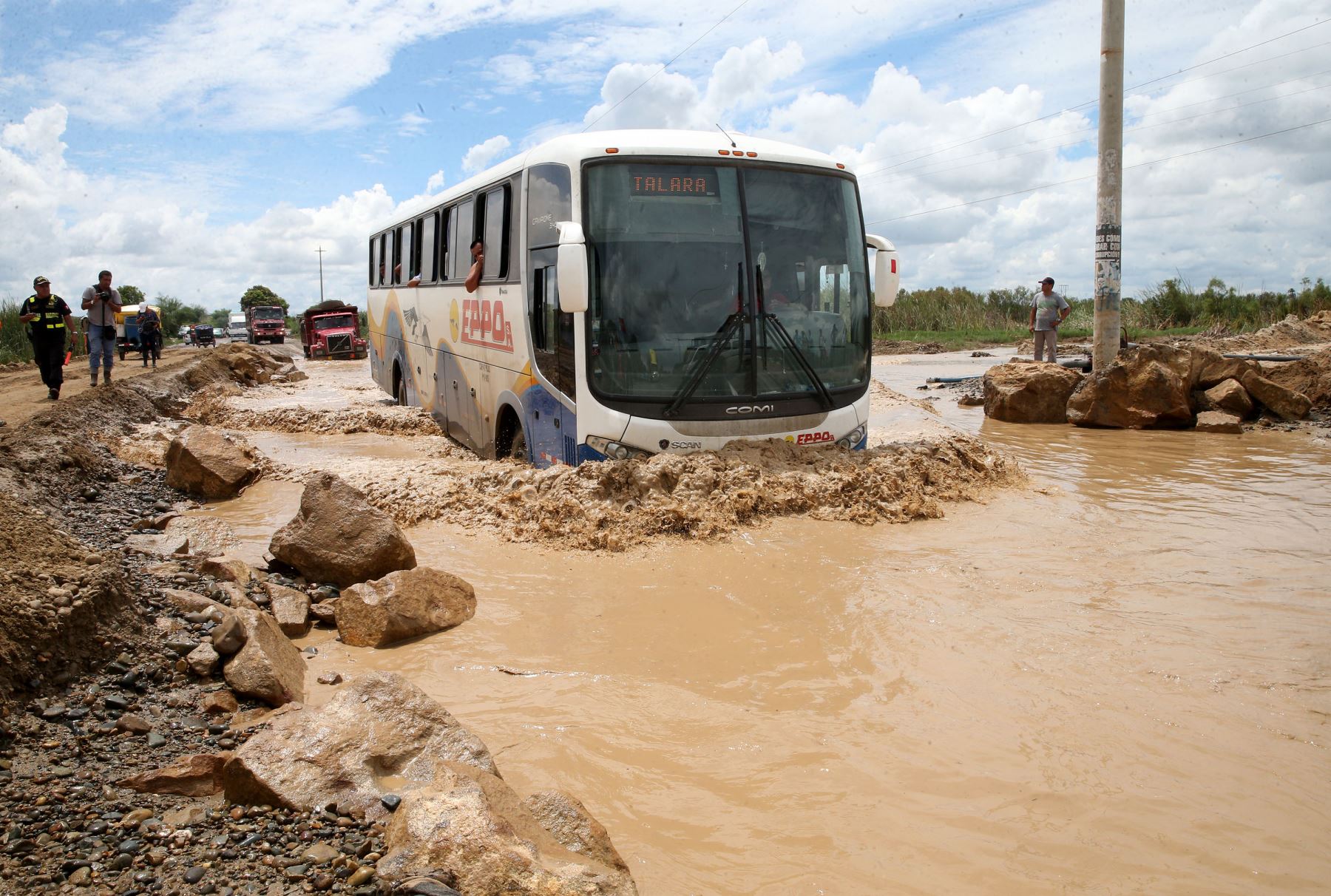 Situación de carretera Bayóvar-Chiclayo y otras emergencias en el Perú