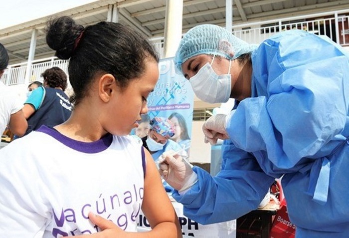 ¿Ya se vacunaron tus hijos en el colegio?: mañana concluye jornada del Minsa