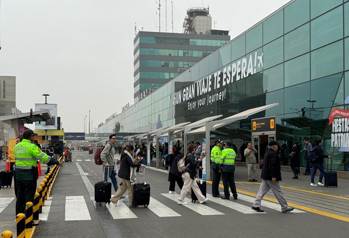 Se reanudan vuelos en el aeropuerto Jorge Chávez