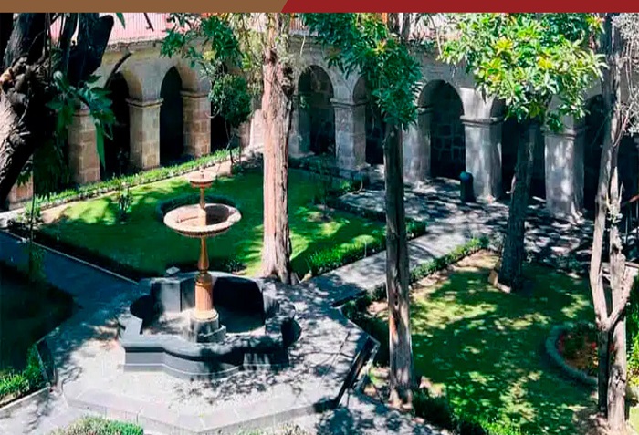 Recorrido por el histórico Claustro de la UNSA