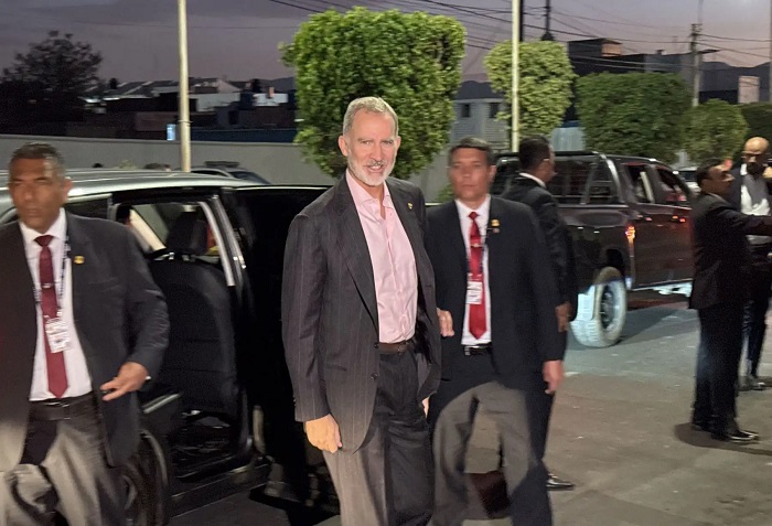 Rey Felipe VI de España visita la Casa Museo Mario Vargas Llosa en Arequipa