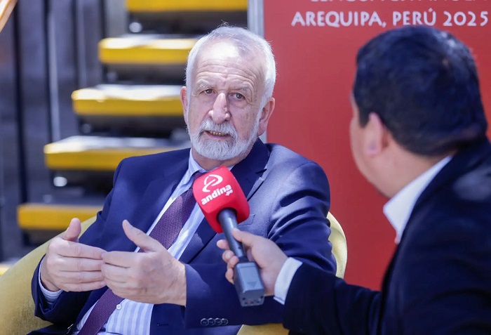 X CILE Arequipa : entrevista a Salvador Gutiérrez Ordoñez