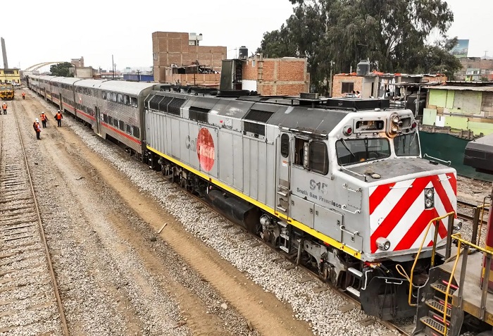 Tren Lima-Chosica en marcha, pero sin pasajeros aún