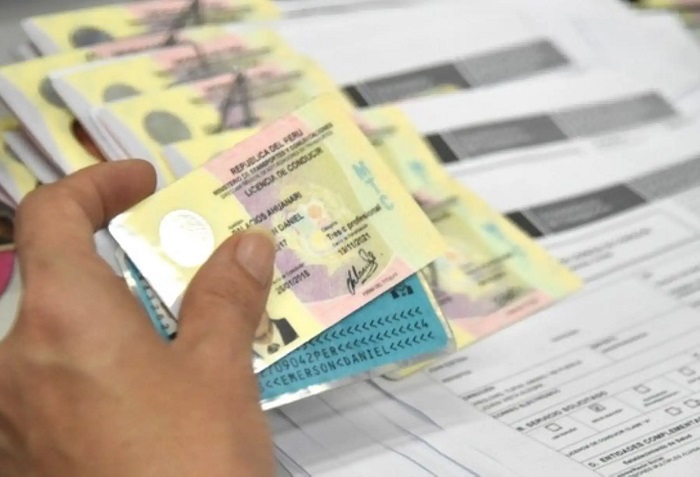 Emisión de licencias de conducir de clase A para Lima