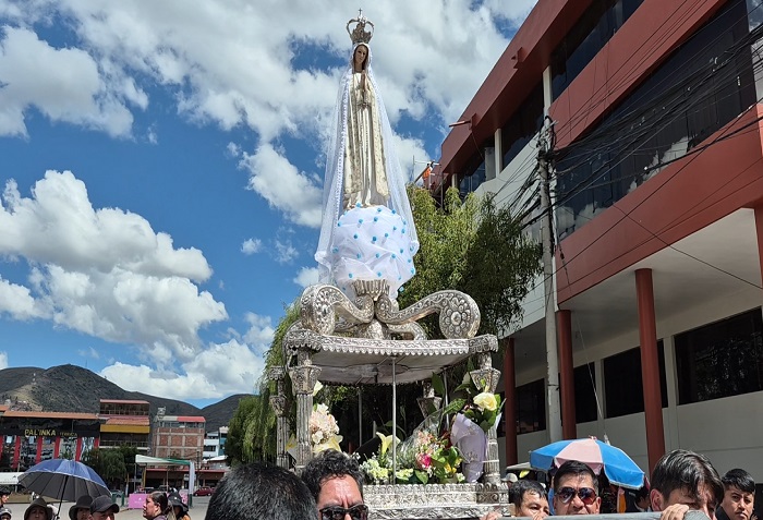 Condecoran como alcaldesa vitalicia a la Virgen de Fátima en el distrito de Wánchaq