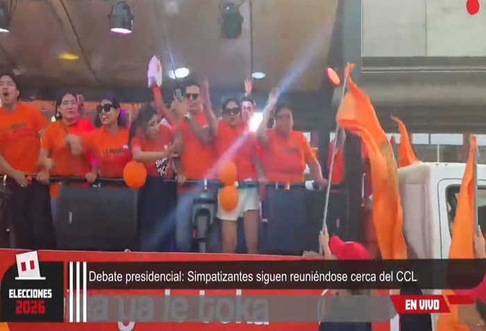 Debate presidencial: Simpatizantes de los candidatos llegan hasta los exteriores del CCL