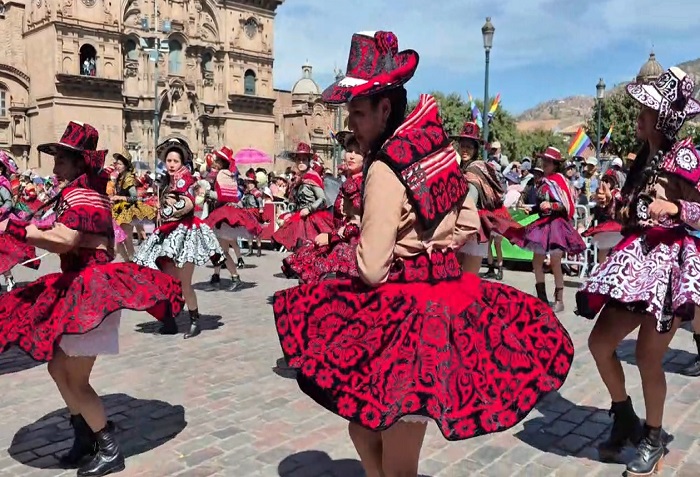 Tradicional Gran Desfile Cívico por el mes jubilar de Cusco