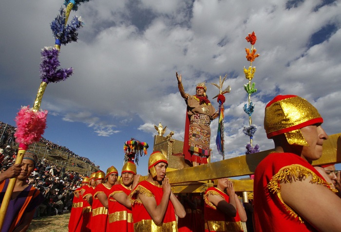 Inti Raymi: miles de turistas viven escenificación milenaria que se desarrolla en Cusco