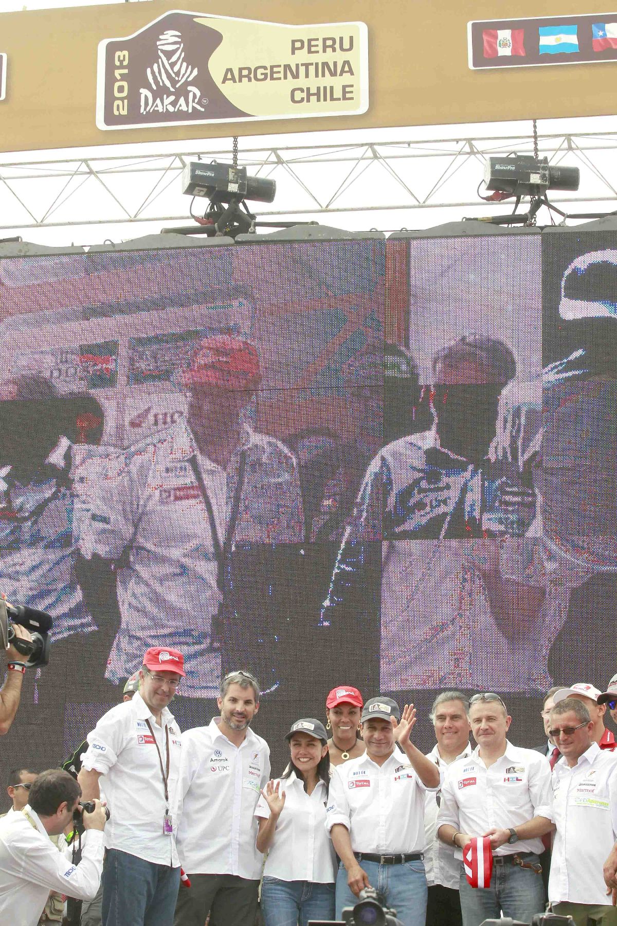 LIMA,PERU-ENERO 02. Jefe de Estado Ollanta Humala Tasso; participó en apertura del Village Dakar y visitó a equipo peruano de corredores que competirán en el Rally Dakar 2013.
Foto Andina/Prensa Presidencia