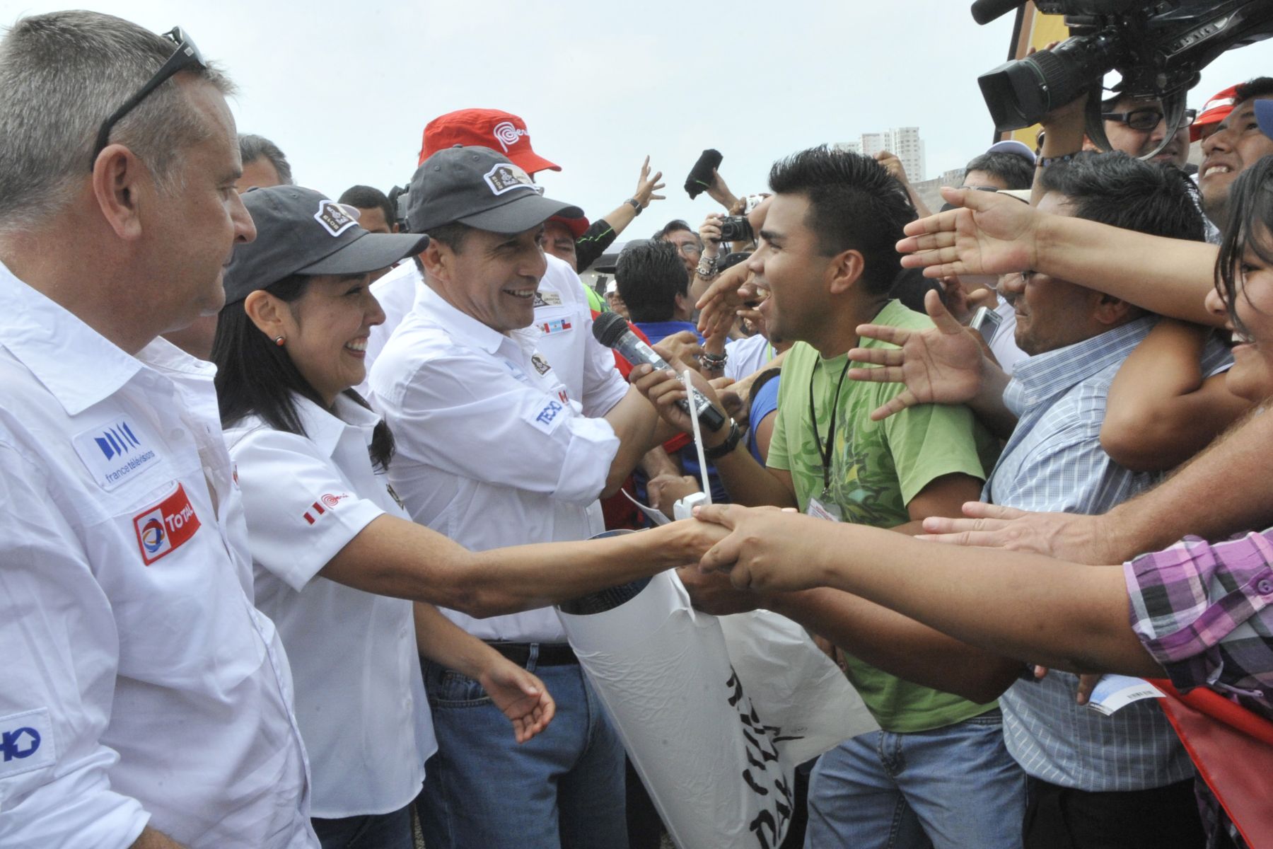 LIMA,PERU-ENERO 02. Jefe de Estado Ollanta Humala Tasso; participó en apertura del Village Dakar y visitó a equipo peruano de corredores que competirán en el Rally Dakar 2013. Foto Andina/Prensa Presidencia