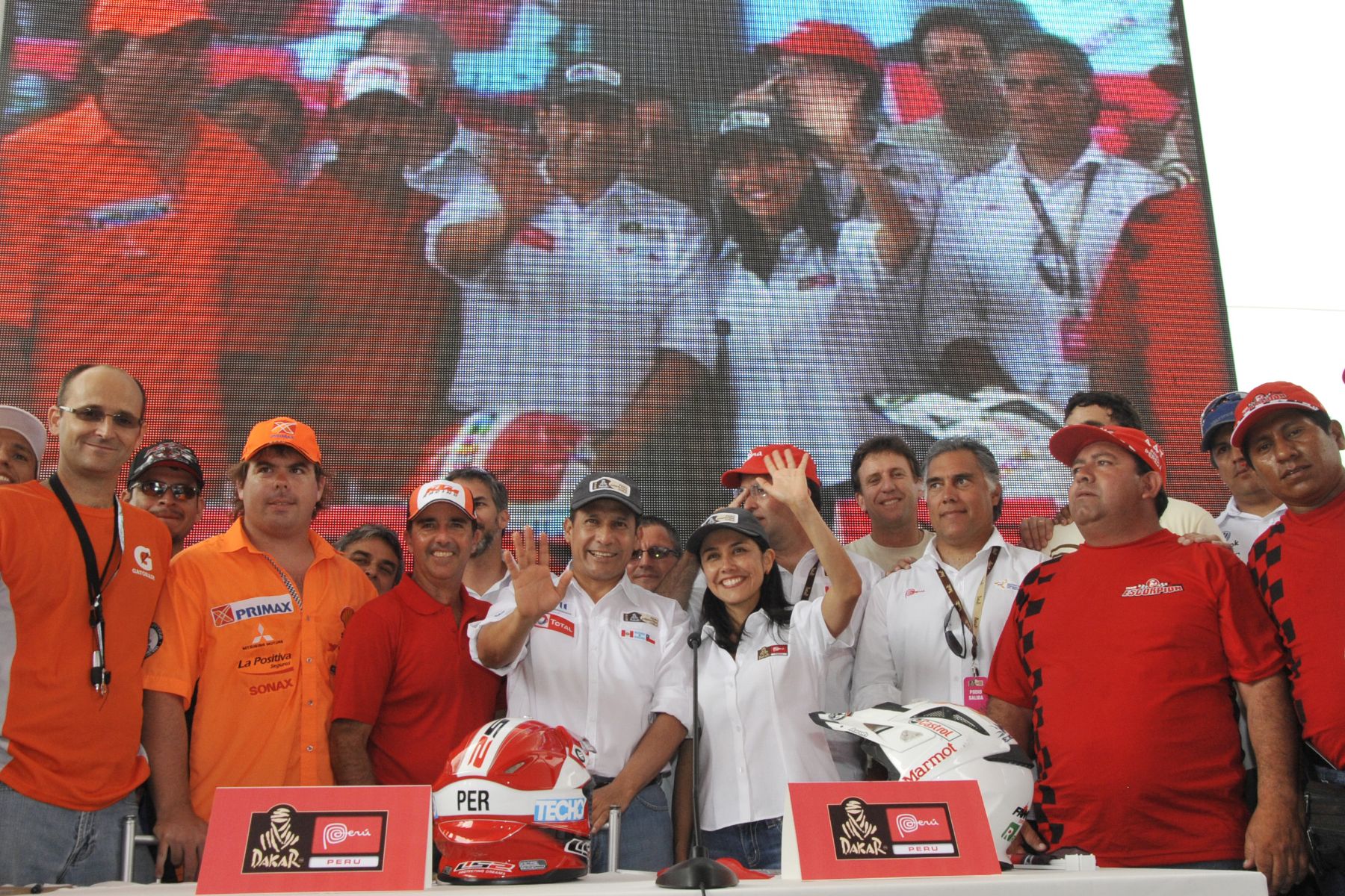 LIMA,PERU-ENERO 02. Jefe de Estado Ollanta Humala Tasso; participó en apertura del Village Dakar y visitó a equipo peruano de corredores que competirán en el Rally Dakar 2013.
Foto Andina/Prensa Presidencia