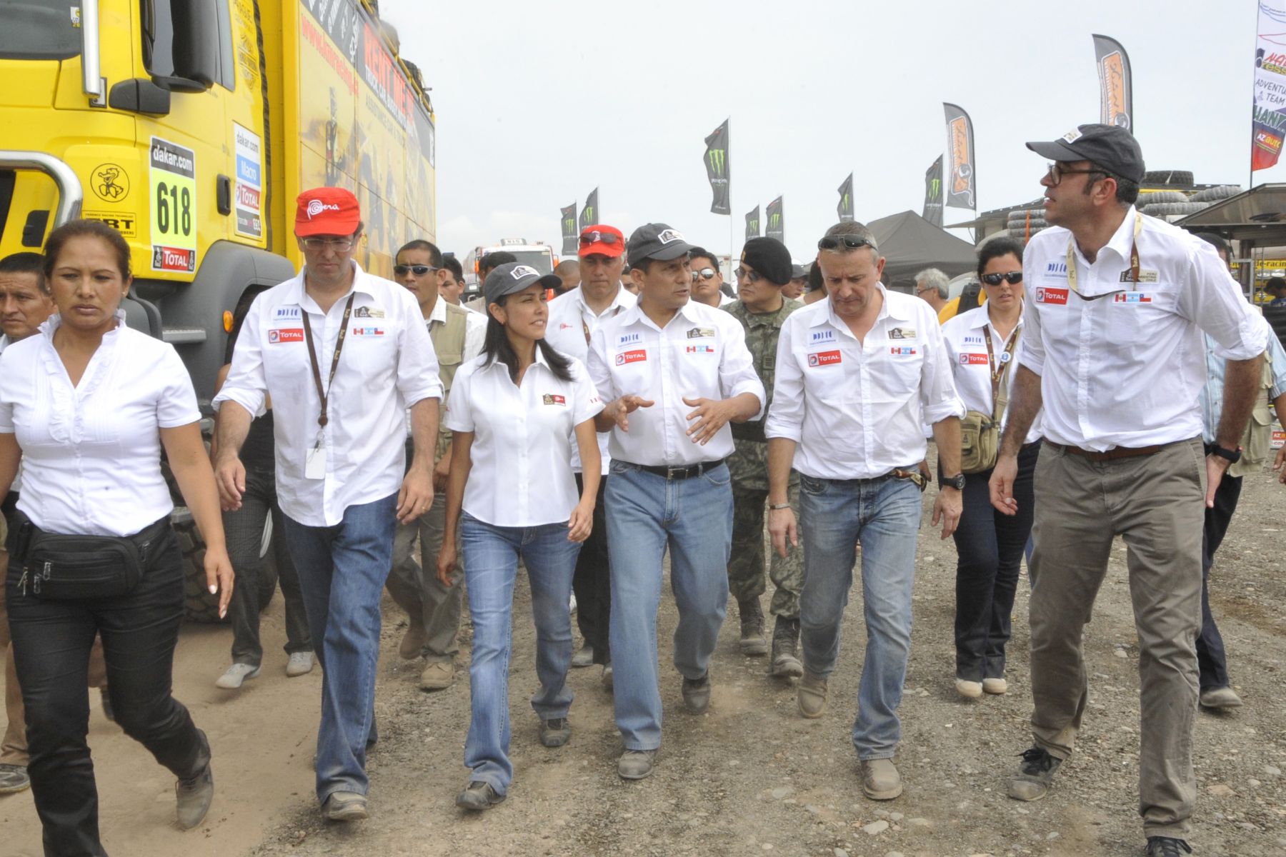 LIMA,PERU-ENERO 02. Jefe de Estado Ollanta Humala Tasso; participó en apertura del Village Dakar y visitó a equipo peruano de corredores que competirán en el Rally Dakar 2013.
Foto Andina/Prensa Presidencia