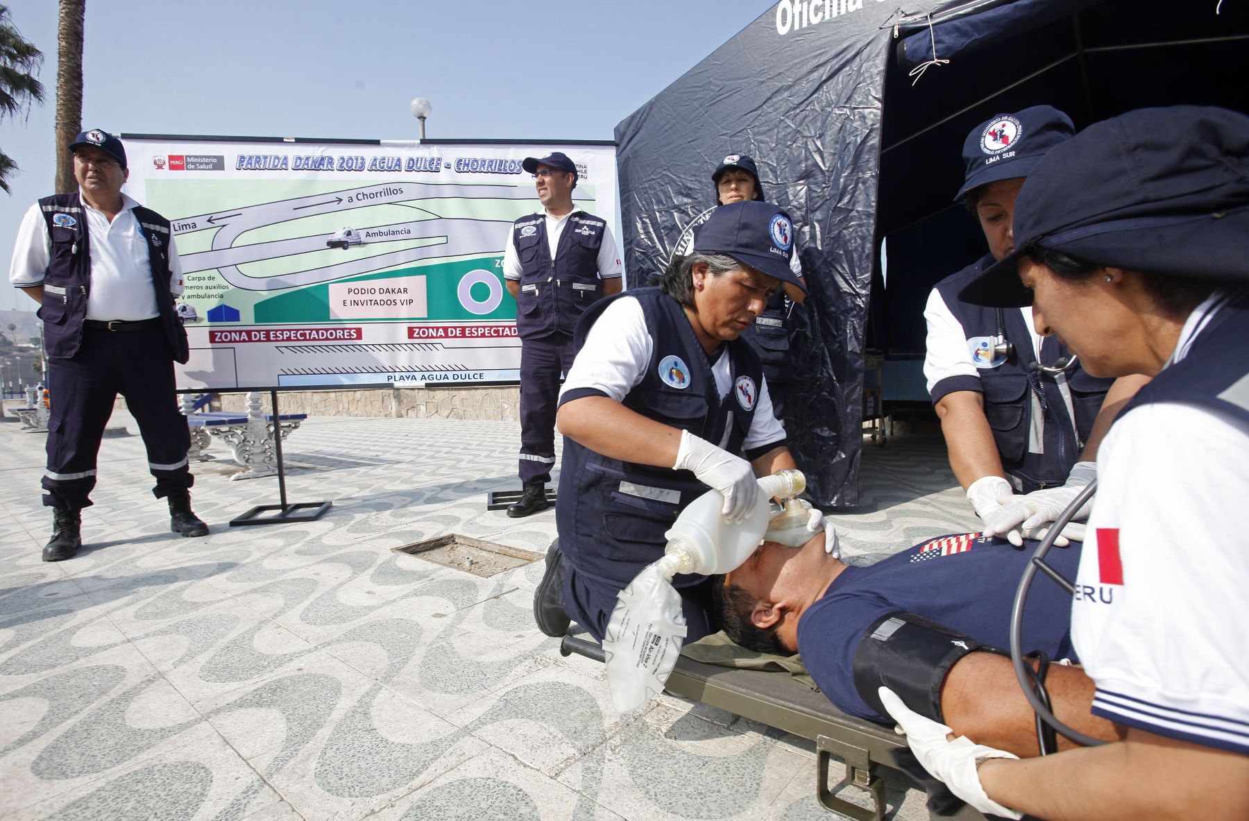 LIMA,PERÚ-ENERO 04. Personal del Ministerio de Salud realiza operaciones sanitarias de prevención y atención médica para participantes, pilotos y público espectador.Foto: ANDINA/archivo.