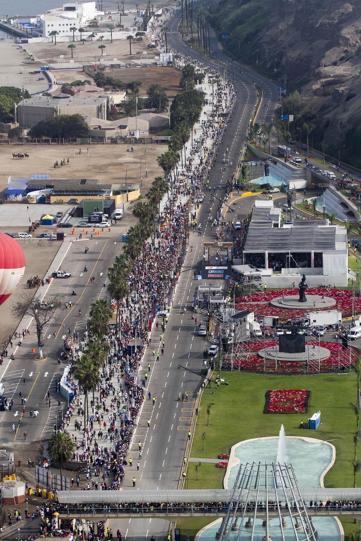 LIMA, PERÚ - ENERO 05. Vistas aéreas de la partida del Rally Dakar. Foto: ANDINA/Marco del Río