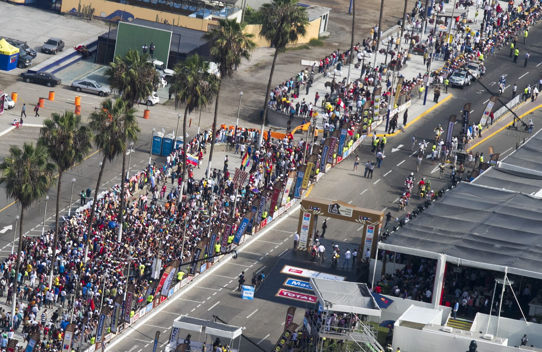 LIMA, PERÚ - ENERO 05. Vistas aéreas de la partida del Rally Dakar. Foto: ANDINA/Marco del Río
