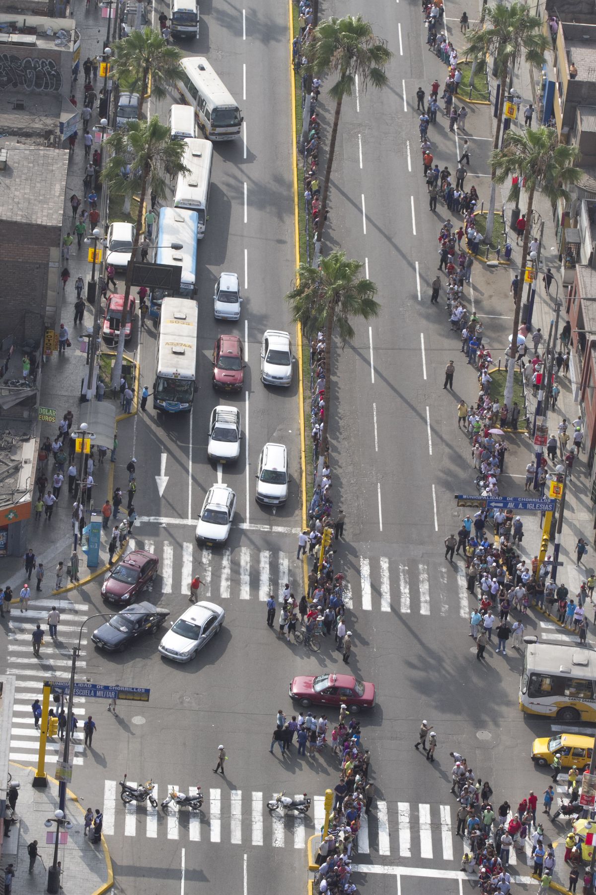 LIMA, PERÚ - ENERO 05. Vista aérea de la partida del Rally Dakar. Foto: ANDINA/Marco del Río