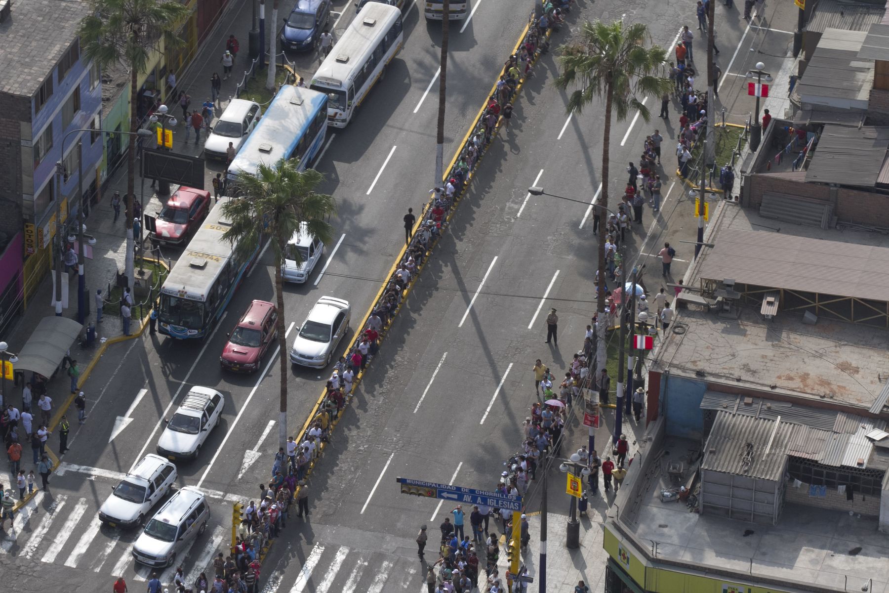 LIMA, PERÚ - ENERO 05. Vista aérea de la partida del Rally Dakar. Foto: ANDINA/Marco del Río