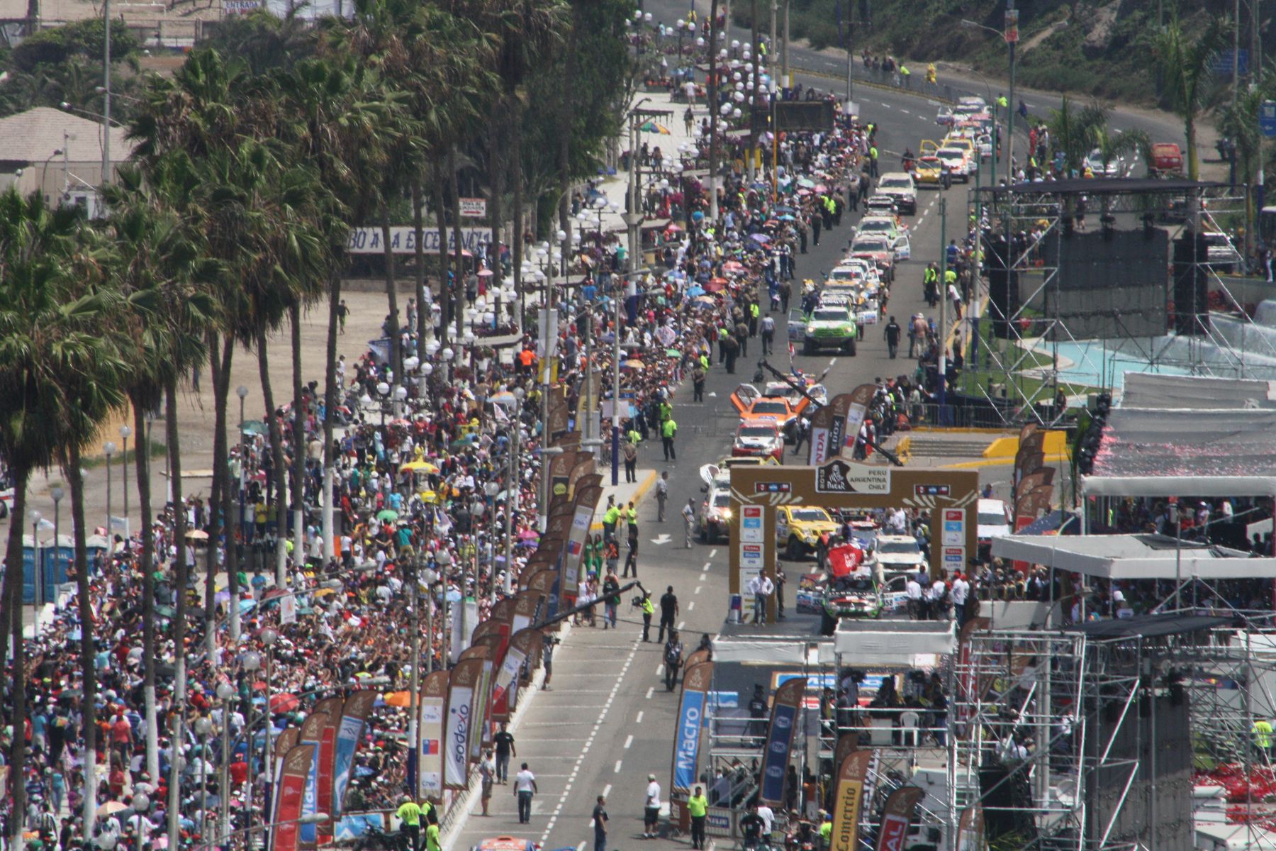 LIMA, PERÚ - ENERO 05. Competidores del Rally Dakar a Foto: ANDINA / Juan Carlos  Chavez