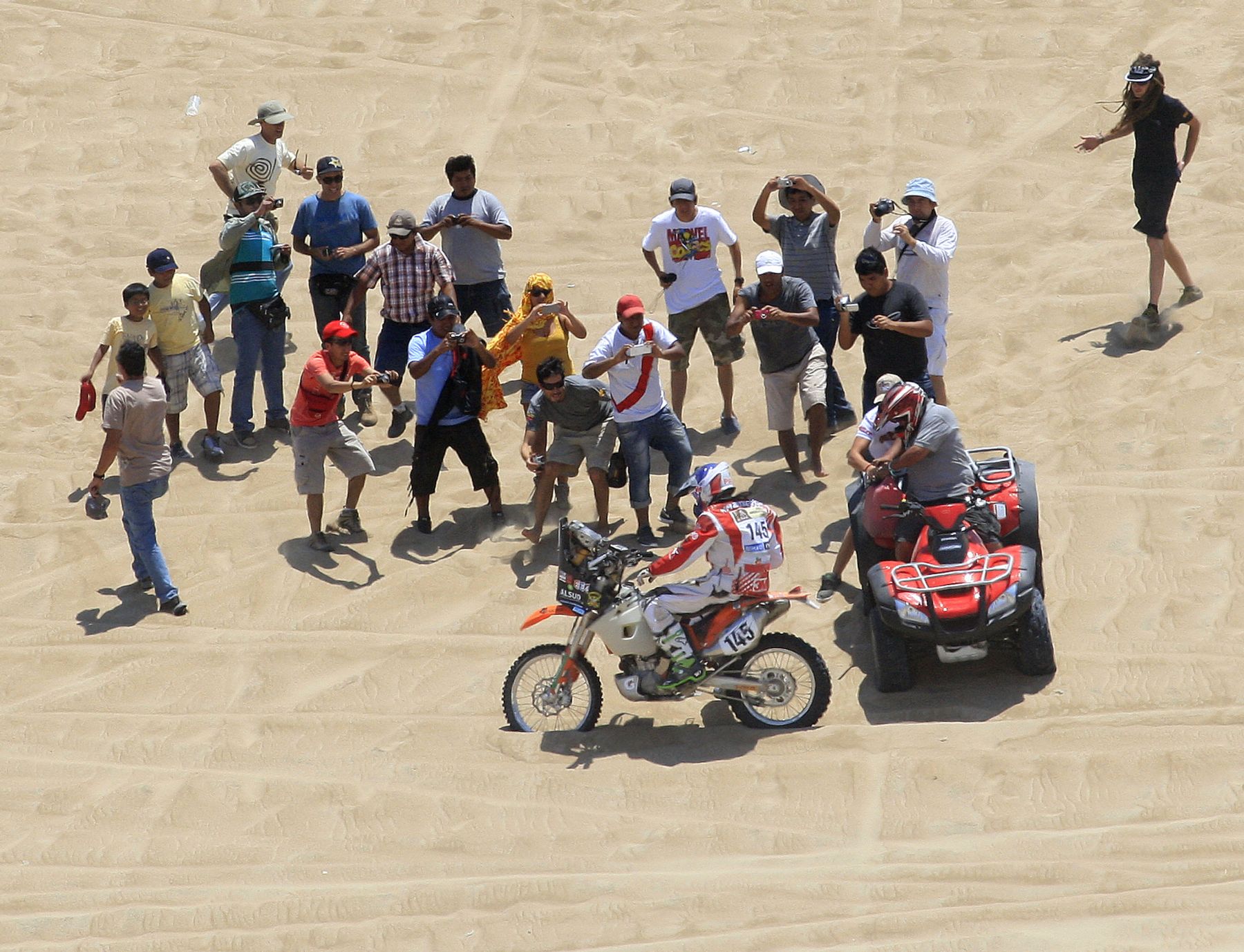 PISCO, PERÚ - ENERO 06. Rally Dakar segunda etapa en la ciudad de Pisco 2013.Foto: ANDINA/Carlos Lezama