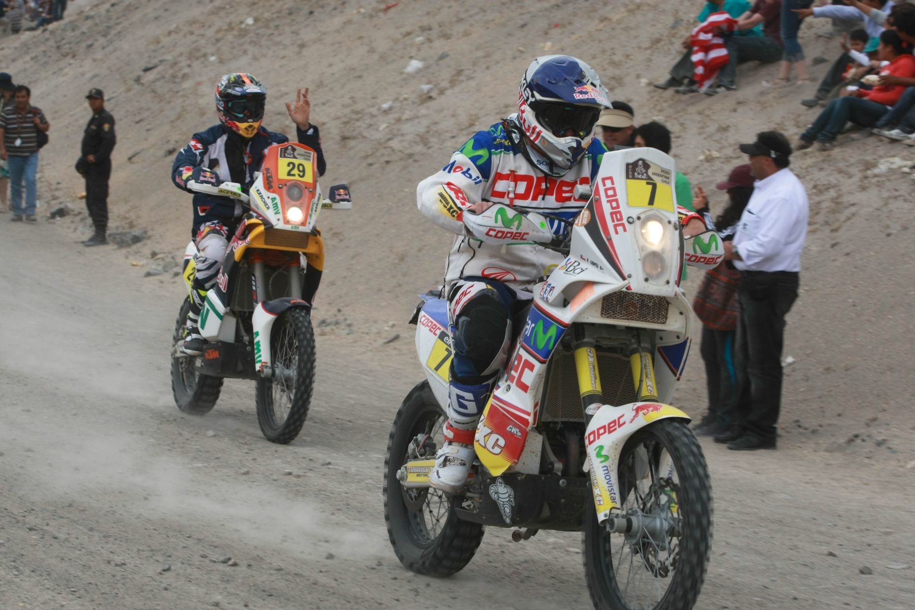AREQUIPA, PERÚ - ENERO 08.El motociclista Francisco Chaleco Lopez de Chile en el Rally Dakar cuarta etapa en la ciudad de Arequipa  2013.Foto: ANDINA/Jack Ramón