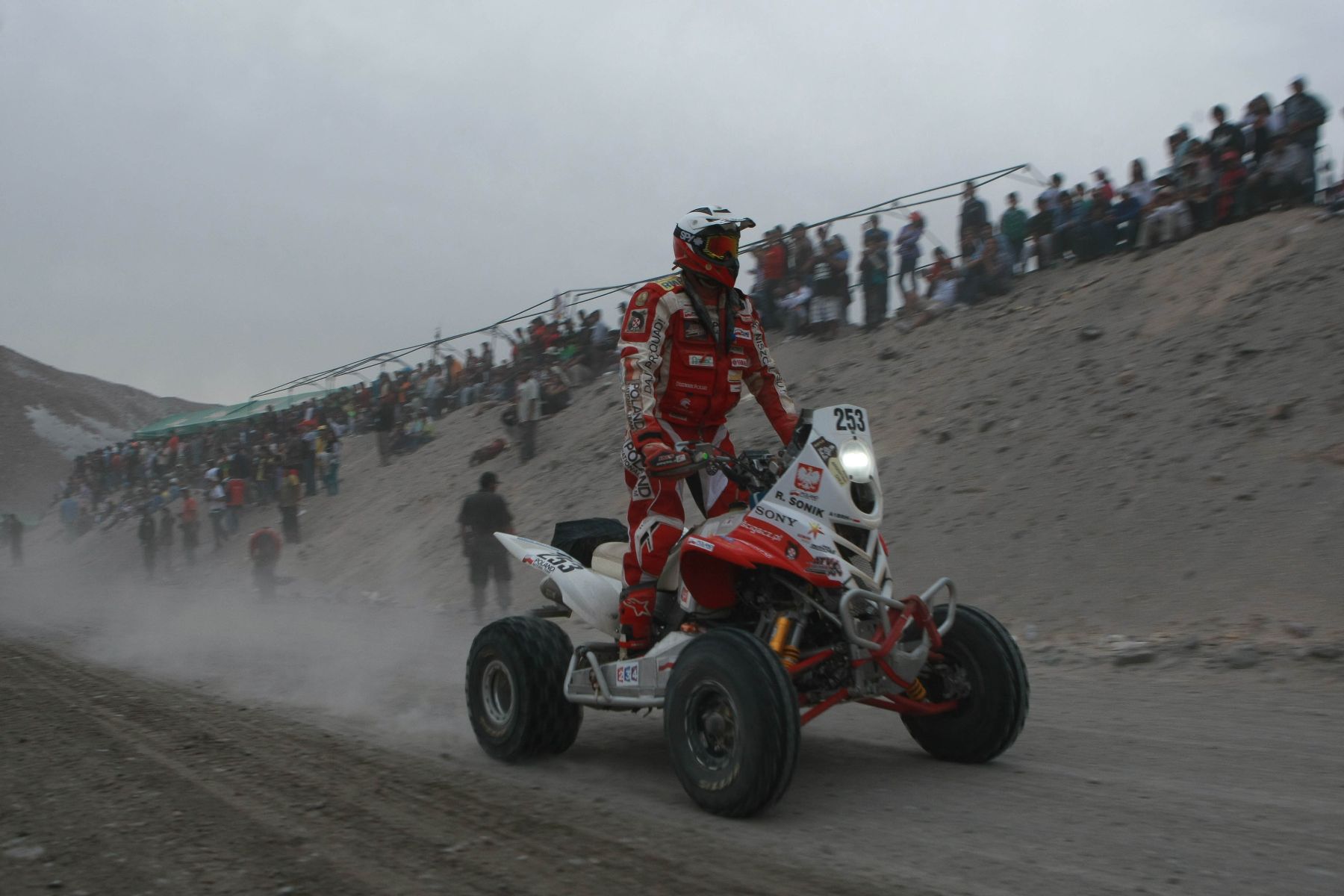 AREQUIPA, PERÚ - ENERO 08.Cuatrimotista Rafal Sonik de Polonia en el Rally Dakar cuarta etapa en la ciudad de Arequipa  2013.Foto: ANDINA/Jack Ramón