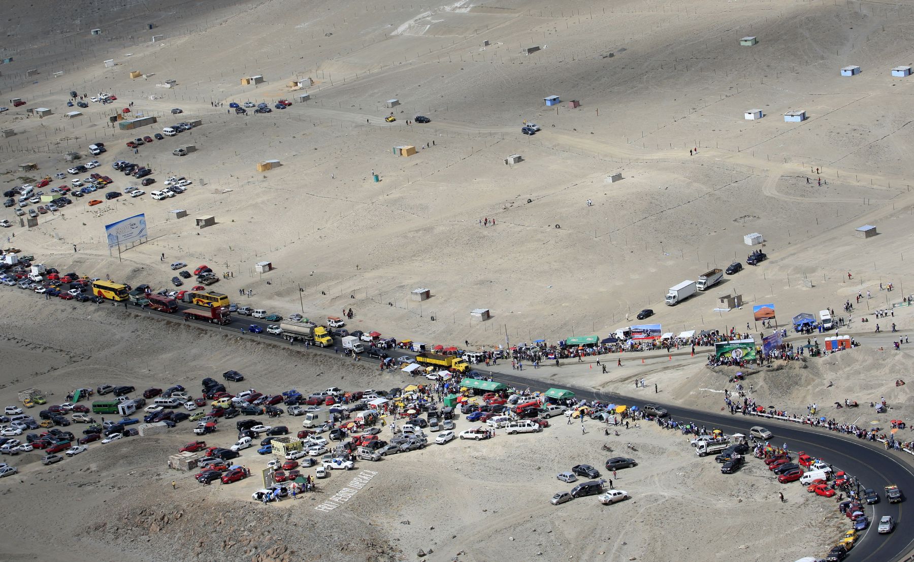 AREQUIPA, PERÚ - ENERO 08.Llegada de los participantes del Rally Dakar a la ciudad de Arequipa  2013.Foto: ANDINA/Carlos Lezama