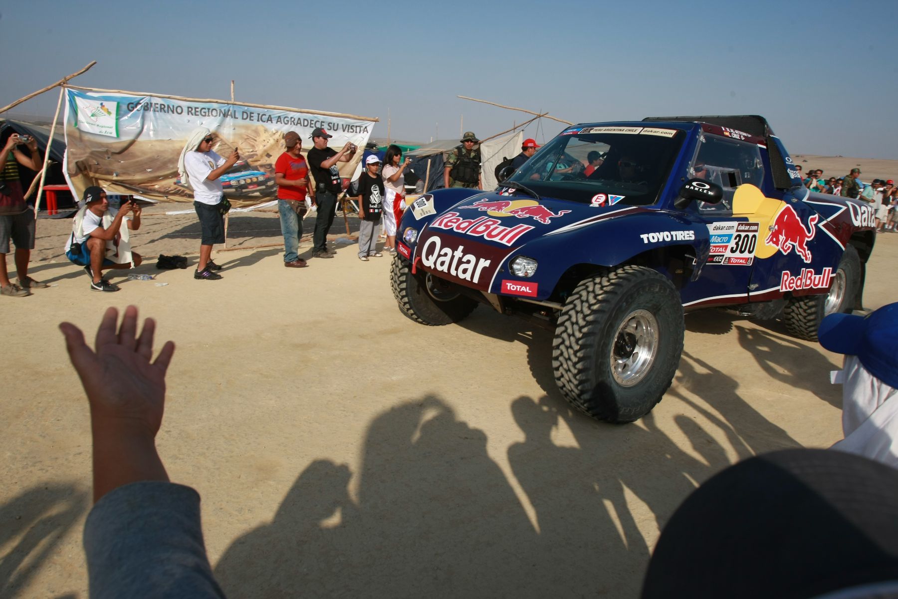 AREQUIPA, PERÚ - ENERO 09. Príncipe de Qatar Nasser Al-Attiyah piloto de Red Bull que participa en el Rally Dakar 2013 Foto: ANDINA/Jack Ramón