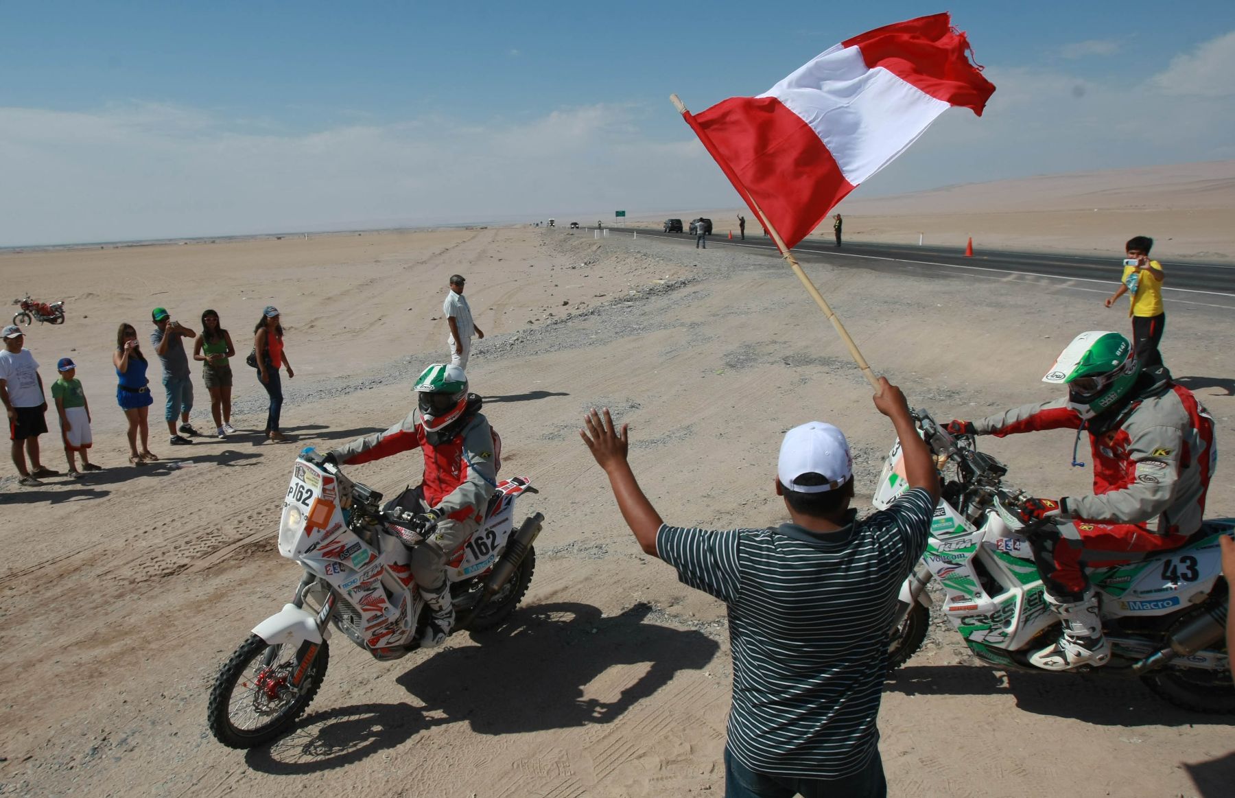 TACNA,PERÚ-ENERO 09.Rally Dakar 2013 deja suelo peruano  e ingresa al vecino pais de  Chile.Foto: ANDINA/Jack Ramón