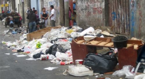 Defensoría del Pueblo advierte sobre riesgo generado por basura acumulada en La Victoria. Foto: Andina/Difusión