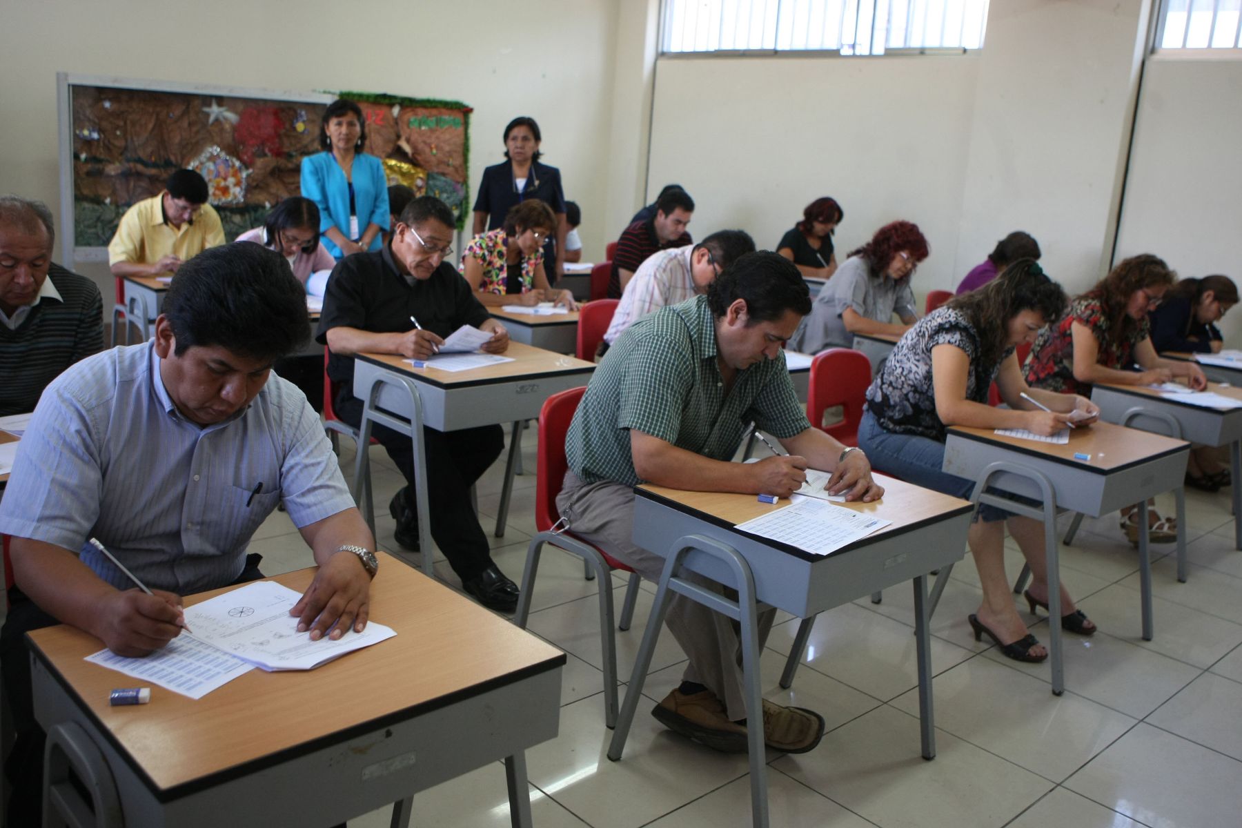 Profesores rinden prueba para acceder a contrato este año en el sector Educación.  ANDINA/Vidal Tarqui