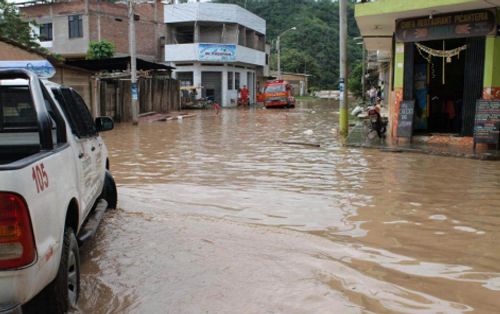 Las lluvias intensas registradas esta madrugada en la región San Martín ocasionaron el aumento del caudal del río Sisa, que al desbordarse inundó las zonas bajas del distrito de San Hilarión, en la provincia de Picota, resultando 2 familias afectadas y una institución educativa dañada. Foto: ANDINA/Difusión.