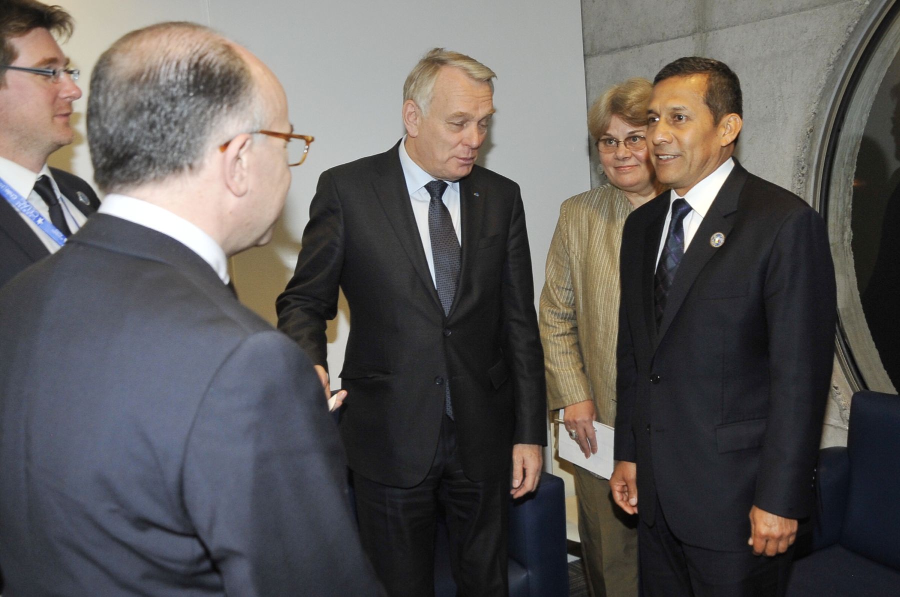 SANTIAGO, 27 ENE.- Como parte de sus actividades oficiales en Chile, el Presidente de la República, Ollanta Humala Tasso, sostuvo una reunión bilateral con el Primer Ministro de Francia, Jean-Marc Ayrault, quien participa en la I Cumbre Celac-UE en representación de su país y del mandatario François Hollande. Prensa/Presidencia