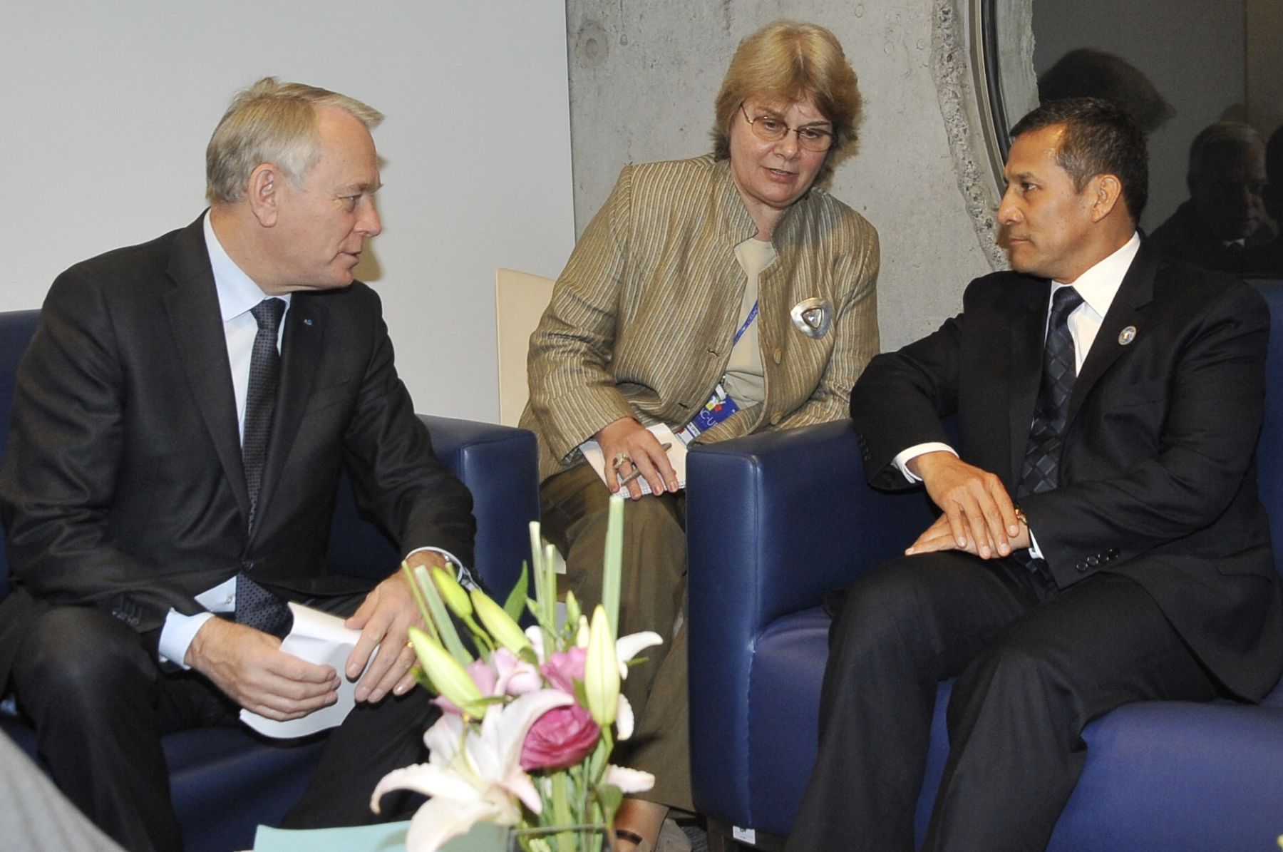 SANTIAGO, CHILE - ENERO 27. Como parte de sus actividades oficiales en Chile, el Presidente de la República, Ollanta Humala Tasso, sostuvo una reunión bilateral con el Primer Ministro de Francia, Jean-Marc Ayrault, quien participa en la I Cumbre Celac-UE en representación de su país y del mandatario François Hollande. Prensa/Presidencia