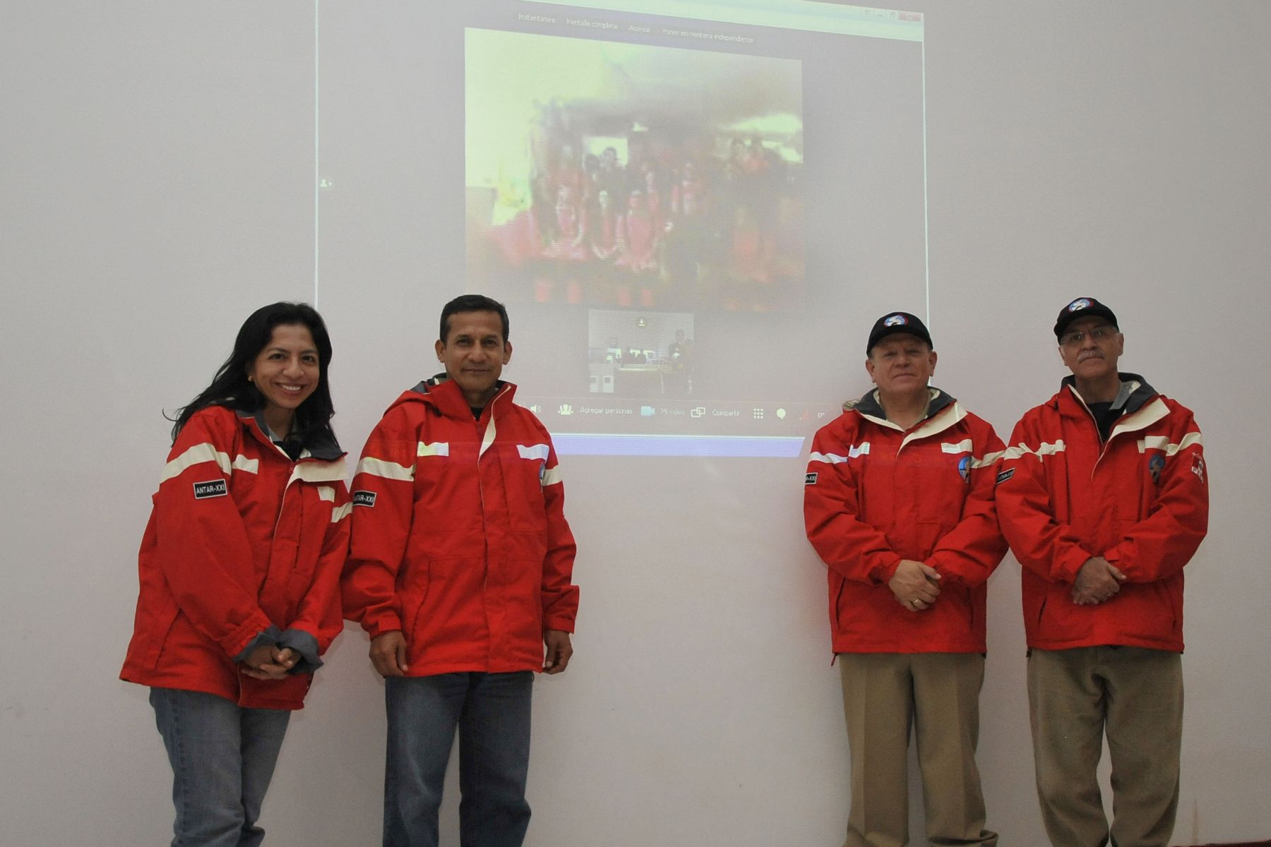 Presidente Ollanta Humala sostuvo contacto via tele llamada con BIC Humboldt y base Machu Picchu en la Antartida
Foto: ANDINA/Prensa Presidencia