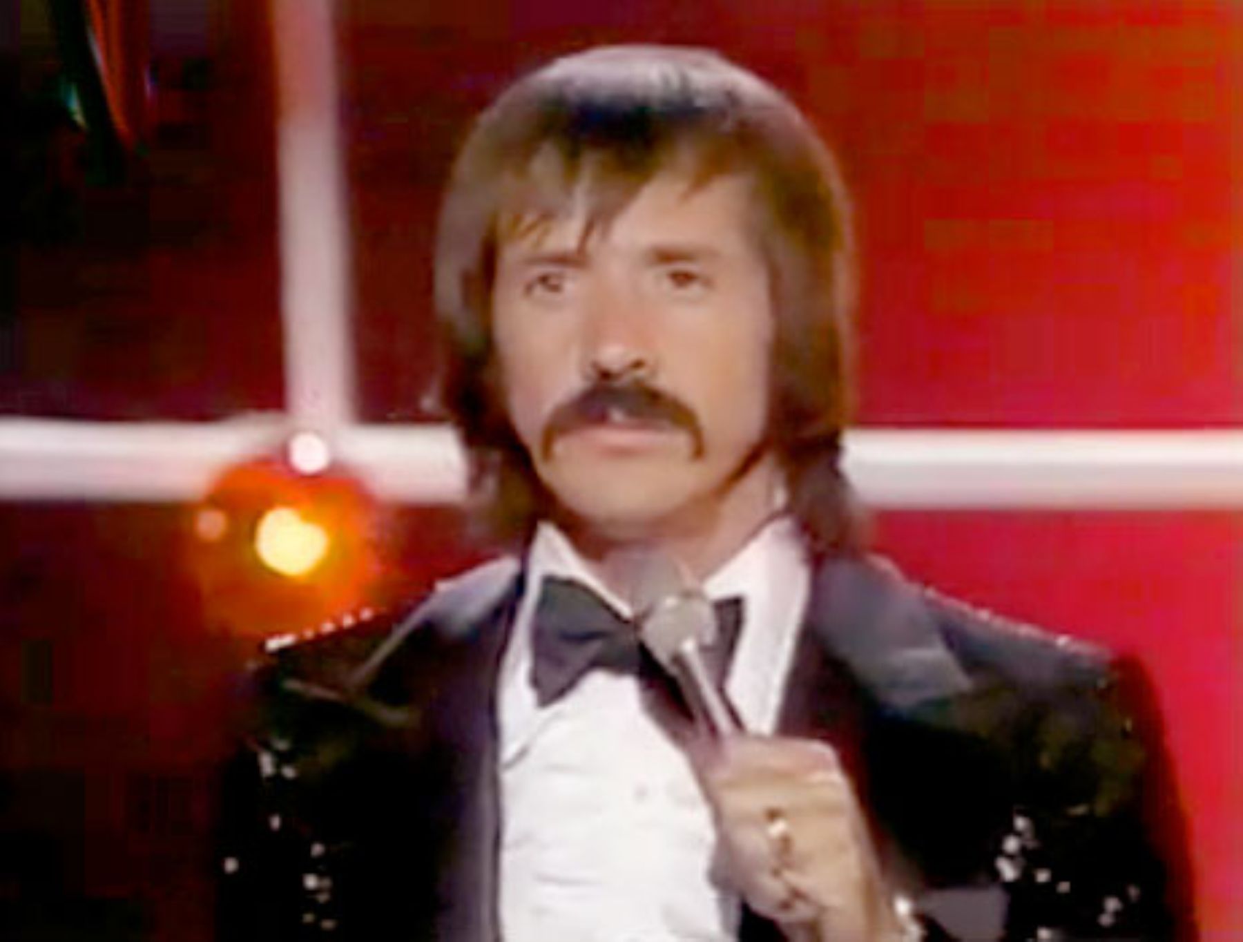 Cantantes Sonny Bono y James Ingram nacieron un día como hoy | Noticias ...