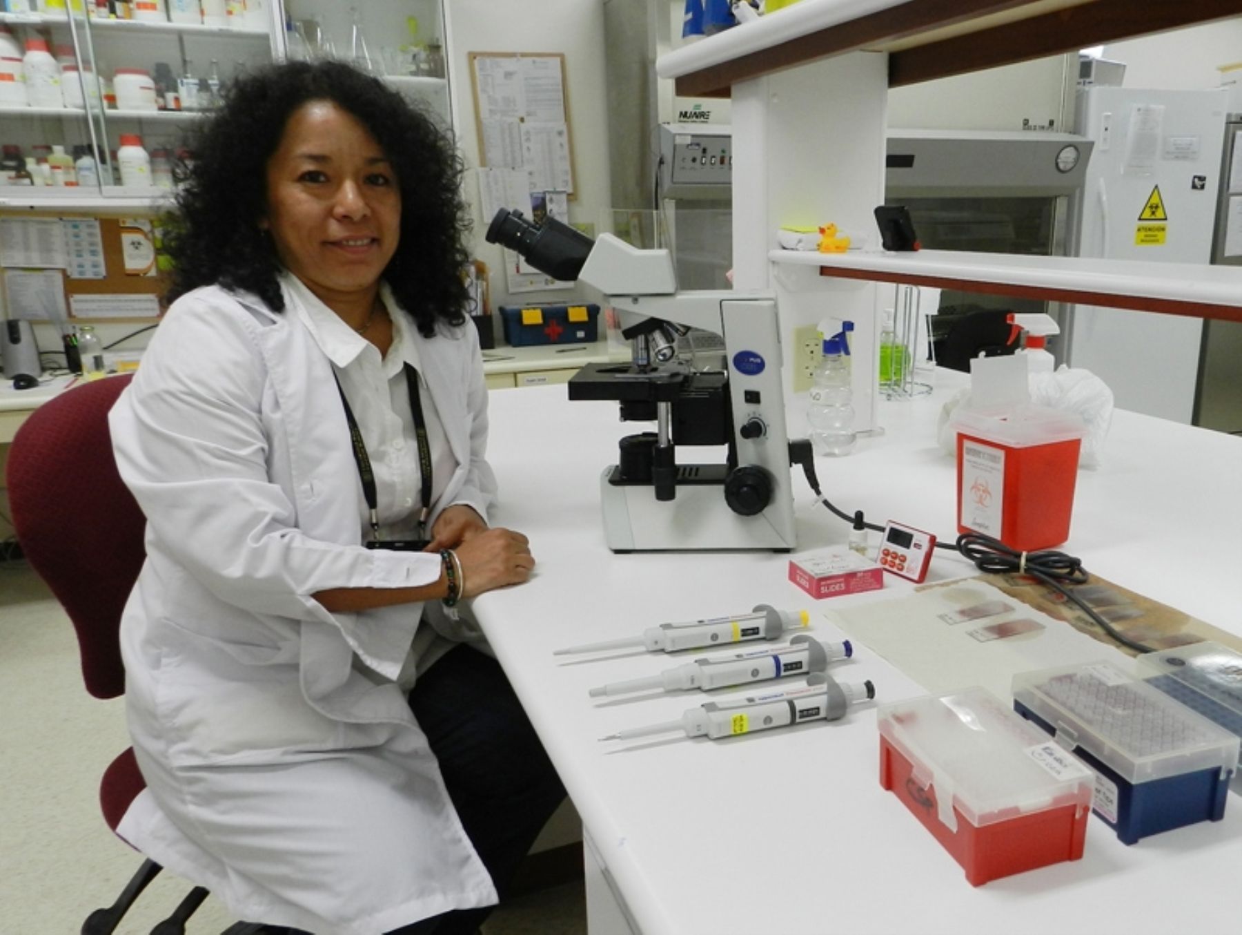 Investigadora peruana, Dionicia Gamboa, obtuvo el premio a “Mujeres Jóvenes Cientíﬁcas del Mundo en Desarrollo” en el rubro Ciencias de la Vida, por su contribución a un mejor entendimiento de las enfermedades infecciosas y tropicales, especialmente de la malaria. Foto: Universidad Peruana Cayetano Heredia.