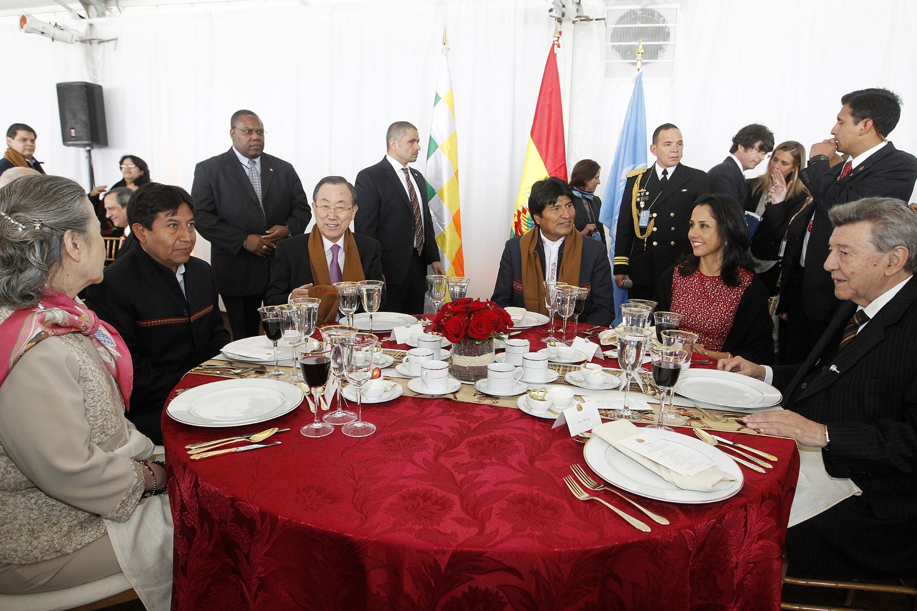 Primera Dama, Nadine Heredia comparte mesa de honor junto al Secretario General de las Naciones Unidas, Ban ki-Moon; el presidente de Bolivia, Evo Morales; el canciller del Perú Rafael Roncagliolo; y el canciller de Bolivia, David Choquehuanca; en el marco de la seión de la ONU donde se lanzó oficialmente el Año Internacional de la Quinua. Foto: ANDINA/Prensa Presidencia.
